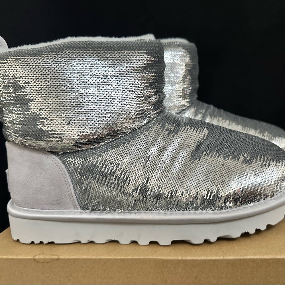 UGG Classic Mini Mirror Ball Boots – Silver Sequin – Size 6 – New in Box
